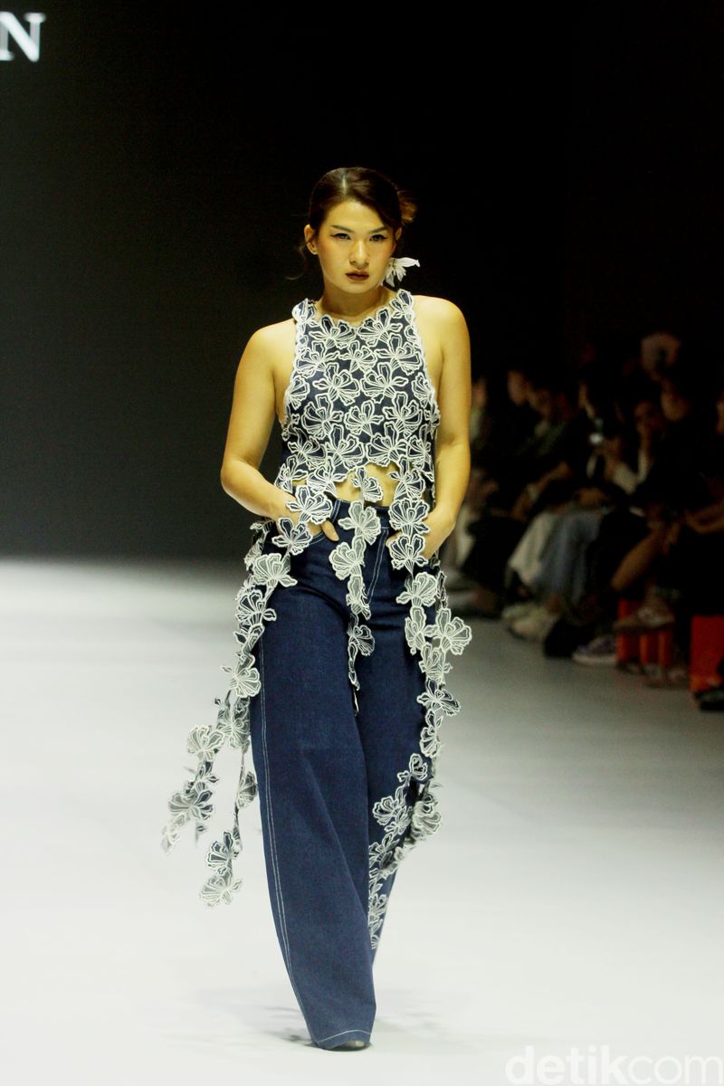 Koleksi Suedeson by Kimberly Tandra x Philips di Jakarta Fashion Week 2025