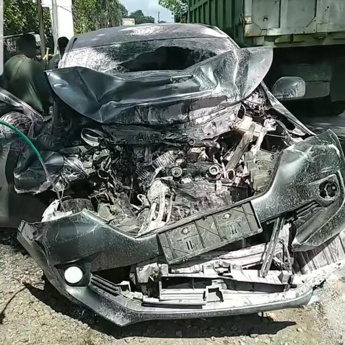 Kondisi mobil di Jember yang ditumpangi kakak mantan Kapolri Badrotin Haiti