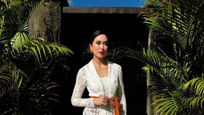 Foto: Gaya Liburannya Menpar Widiyanti Putri Wardhana