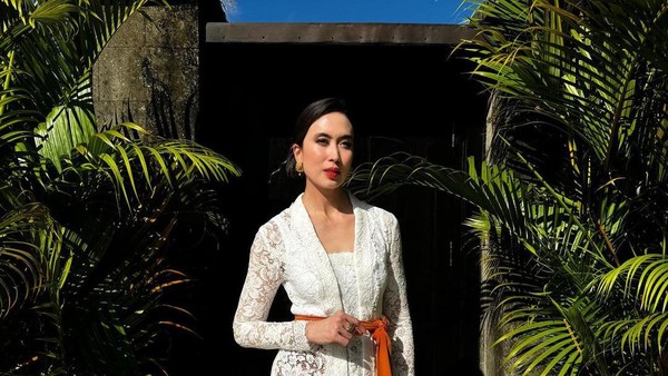 Foto: Gaya Liburannya Menpar Widiyanti Putri Wardhana