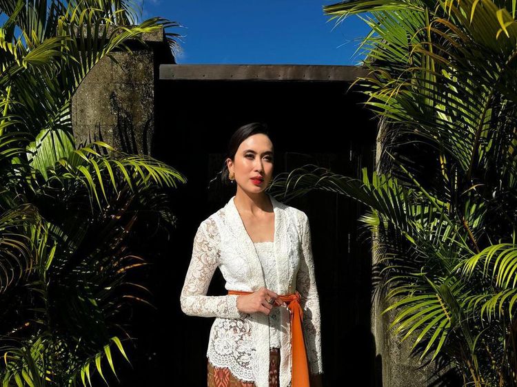 Foto: Gaya Liburannya Menpar Widiyanti Putri Wardhana