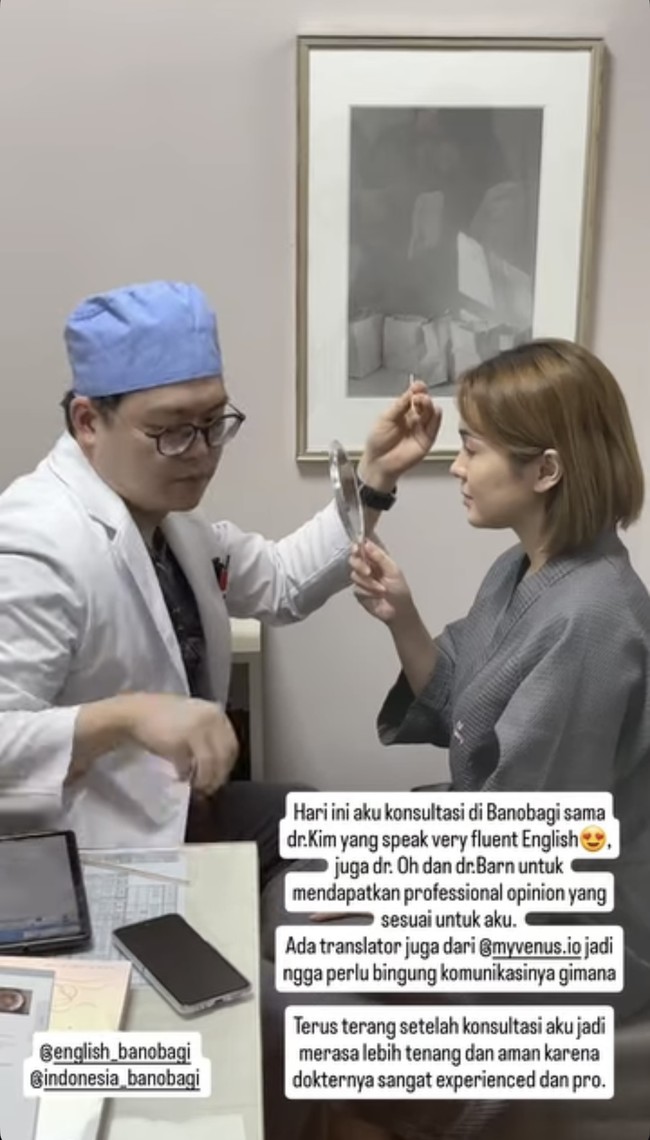 Sebelum menjalani prosedur bedah plastik Maya juga terlihat melakukan sejumlah pemeriksaan dan konsultasi terlebih dahulu. Di unggahan Instagram Storynya Maya menjelaskan jika ia sempat menjalani pemeriksaan cek darah, X-ray, serta rekam jantung EKG sebelum menuju ke tindakan. Foto: Instagram/@mayaseptha7