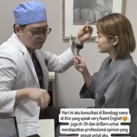 Sebelum menjalani prosedur bedah plastik Maya juga terlihat melakukan sejumlah pemeriksaan dan konsultasi terlebih dahulu. Di unggahan Instagram Storynya Maya menjelaskan jika ia sempat menjalani pemeriksaan cek darah, X-ray, serta rekam jantung EKG sebelum menuju ke tindakan. Foto: Instagram/@mayaseptha7