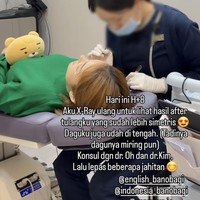 Hari ke-8 setelah operasi Maya kembali menjalani X-ray untuk melihat hasilnya. Maya mengatakan jika wajahnya sudah lebih simetris. Dagunya sudah berada tepat di tengah. Selain itu ia juga melepas beberapa jahitan oplasnya. Foto: Instagram/@mayaseptha7