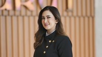 Banyak sekali anggota Dewan yang dari luar kota, maka dari itu banyak sekali anggota dewan yang kontrak di dekat senayan supaya memudahkan mereka untuk ke DPR, ke kantor. Saya saja yang tinggal di Bintaro itu macetnya luar biasa, ini sudah setengah jam di perjalanan masih macet, sambungnya. Foto: Instagram/@nafaurbach