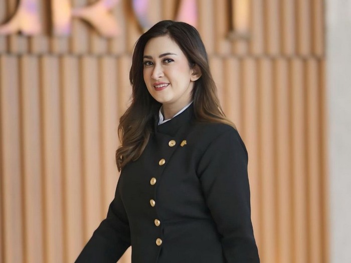 Gaya Nafa Urbach ngantor di DPR RI.