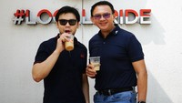 Mengusung kekayaan kopi lokal Indonesia, Sean begitu bangga dengan bisnisnya. Sang ayah pun turut mendukungnya. Foto: Instagram nachoseann