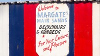 Main Sands Beach jadi destinasi ungguhan turis saat mengunjungi Margate, di sana mereka bisa menikmati indahnya pantai sembari berjemur atau melakukan aktivitas lain.