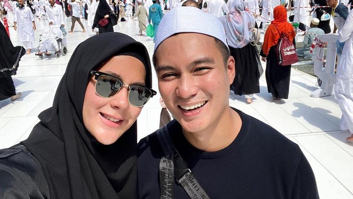 Paula Verhoeven saat umrah bareng Baim Wong.