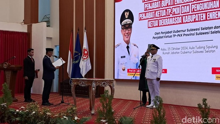 Pelantikan Pj Bupati Enrekang di Aula Sipulung rumah jabatan Gubernur Sulsel, Rabu (23/10/2024).