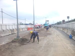 Arus Lalin Tersendat Proyek Tol, Durasi Lampu Hijau Kronggahan Ditambah