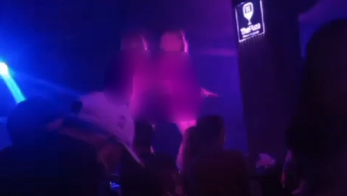 Penampakan penari erotis diduga di The Plaza Karaoke and Lounge Lombok, Kota Mataram. (Tangkapan layar video)