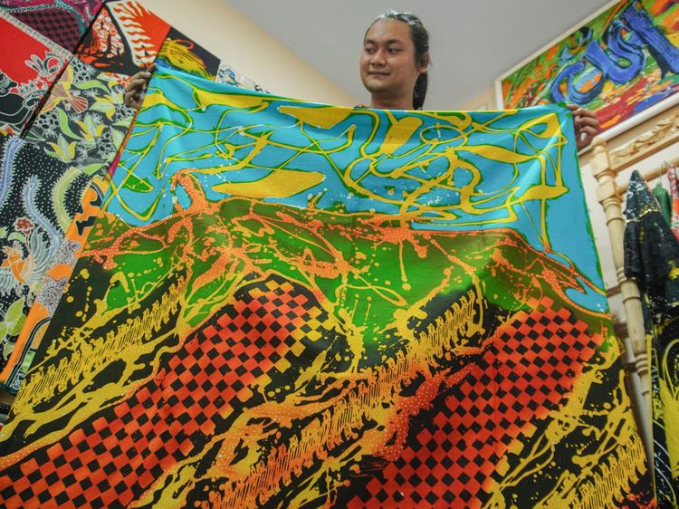 Melihat Motif Batik Abstrak Lumajang
