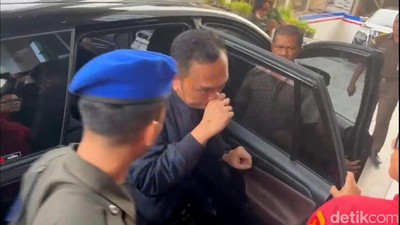 Potret 3 Hakim PN Surabaya Terjaring OTT Tiba di Kejati Jatim