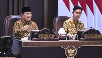 Presiden Prabowo Subianto menggelar sidang kabinet perdana Kabinet Merah Putih di Istana Negara, Jakarta pada Rabu (23/10). Sejumlah arahan diberikan kepada para pembantunya itu. ANTARA FOTO/Hafidz Mubarak A