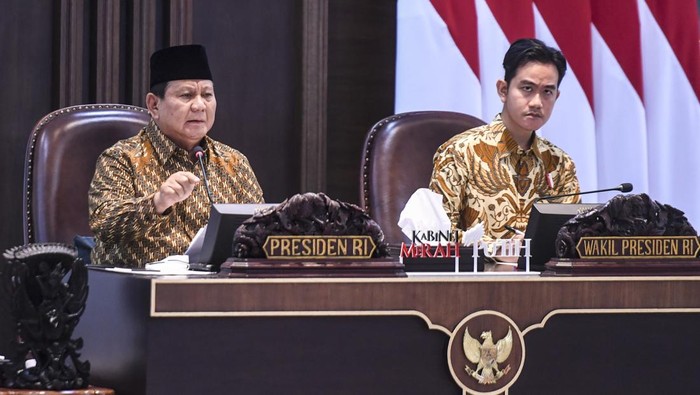 Suasana sidang kabinet paripurna yang dipimpin Presiden Prabowo Subianto di Kantor Presiden, Jakarta, Rabu (23/10/2024). Presiden Prabowo Subianto menggelar sidang kabinet paripurna perdana yang dihadiri jajaran Kabinet Merah Putih. ANTARA FOTO/Hafidz Mubarak A/aww.