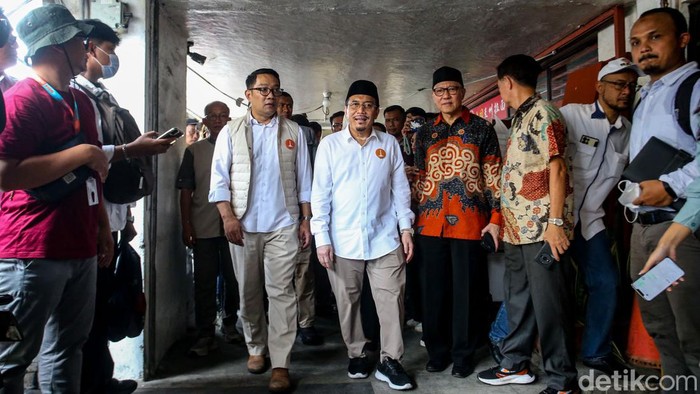 Calon Gubernur Jakarta nomor urut 1 Ridwan Kamil (RK) blusukan dan menyapa warga Glodok, Jakarta Barat (Jakbar). Begini potretnya.