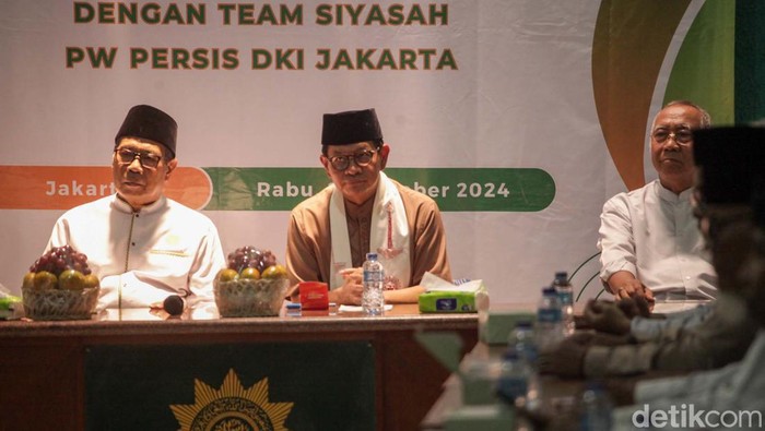 Cagub Jakarta Pramono Anung berkunjung ke kantor Persatuan Islam (Persis) Jakarta. Pramono menyampaikan program hunian yang digagasnya.