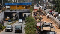 LRT Jakarta akan dioperasikan dengan waktu jeda (headway) selama 10 menit. Diharapkan penumpang meningkat menjadi 80 ribu per hari secara bertahap untuk lintas Velodrome-Manggarai.