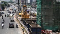 Pada fase ini, telah dibangun jalur sepanjang 6,4 km dengan 5 stasiun yang terdiri atas Stasiun Rawamangun, Stasiun Pramuka BPKP, Stasiun Pasar Pramuka, Stasiun Matraman, dan berakhir di Stasiun Manggarai.