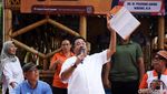 Rano Karno Jadi Rebutan Foto Emak-emak di Lenteng Agung