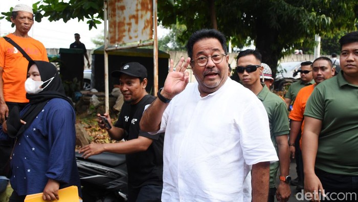 Cawagub DKI Jakarta Rano Karno alias Si Doel menggelar kampanye di Lenteng Agung, Selasa (22/10/2024).