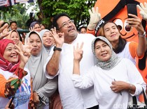 Rano Karno Jadi Rebutan Foto Emak-emak di Lenteng Agung