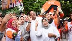 Rano Karno Jadi Rebutan Foto Emak-emak di Lenteng Agung