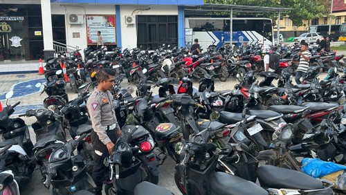 Ratusan sepeda motor yang terjaring dalam Operasi Zebra Satlantas Polres Manggarai Barat, NTT. (Foto: Dok. Humas Polres Manggarai Barat)