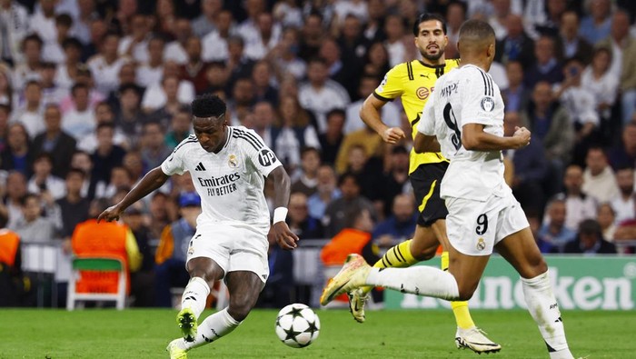 Soccer Football - Champions League - Real Madrid v Borussia Dortmund - Santiago Bernabeu, Madrid, Spain - October 22, 2024 Real Madrids Vinicius Junior scores their fourth goal REUTERS/Susana Vera