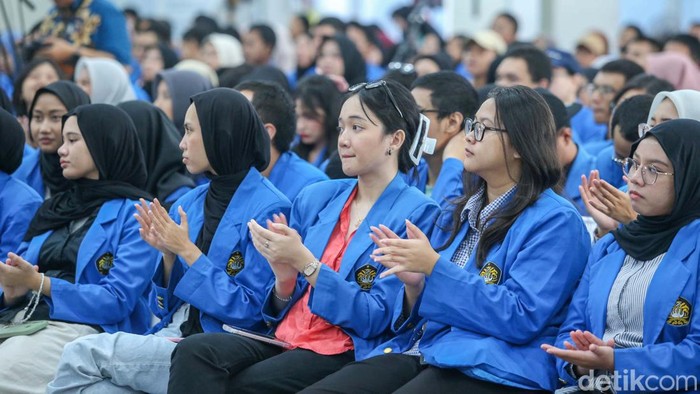 Menteri Luar Negeri periode 2014-2024 Retno Marsudi memberi seminar nasional di Universitas Pancasila, Jakarta. Seminar itu bertajuk 