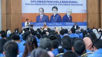Acara ini tujuan untuk membahas diplomasi Indonesia dapat terus berkontribusi terhadap perdamaian dan kesejahteraan dunia.  