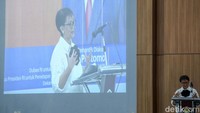 Retno juga menjelaskan tantangan yang dihadapi Indonesia dalam menjaga martabat di tengah praktik transaksional global, serta pentingnya mendefinisikan kepentingan nasional.   