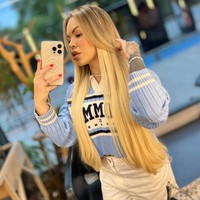 Aku tidak bisa berhenti tertawa. Bayangkan wajahnya ketika melihat logo Manchester United. Seperti aku melakukan sebuah kejahatan tapi siapa yang sangka detail sederhana di lingerie bisa berdampak seperti itu, kata Revana. Foto: Instagram Revana Hanniely