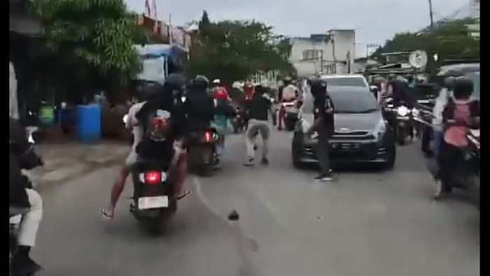 Seorang bocah berusia 4 tahun tewas setelah tertabrak mobil yang melaju ugal-ugalan di Balikpapan, Kalimantan Timur.
