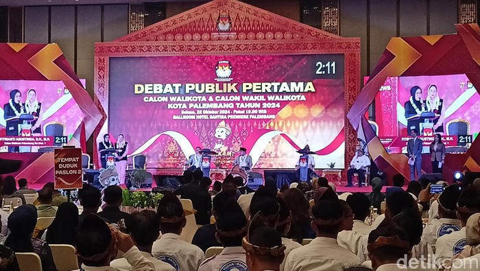 Suasana debat Pilkada Palembang 2024.