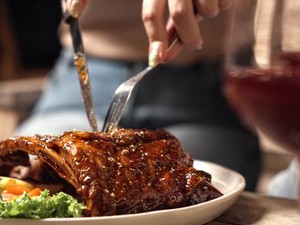 Tak Bisa Bayar Makanan Mewahnya, Pengunjung Ini Sebut Tuhan yang Akan Bayar
