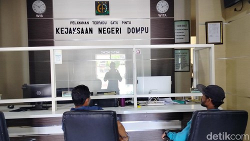 Tampak ruangan depan pelayanan Tamu Kejari Dompu NTB, Rabu (23/10/2024). (Faruk)