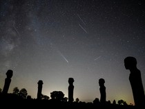 Terpesona Hujan Komet Langka di Langit Denmark