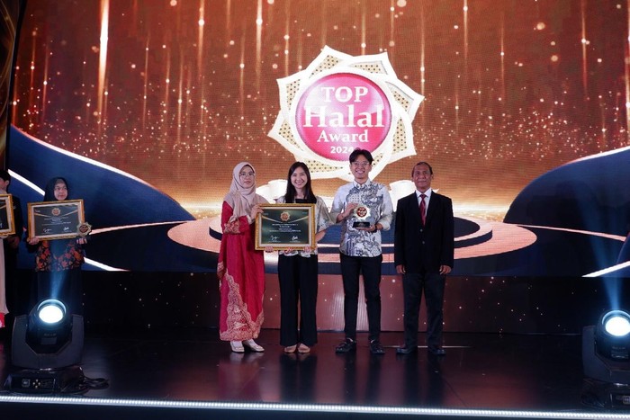 Unilever Indonesia mendapatkan penghargaan TOP Halal Awards.