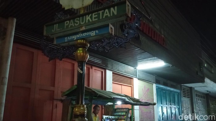 Wadi, penjual jamu di Jalan Pasuketan, Kota Cirebon.