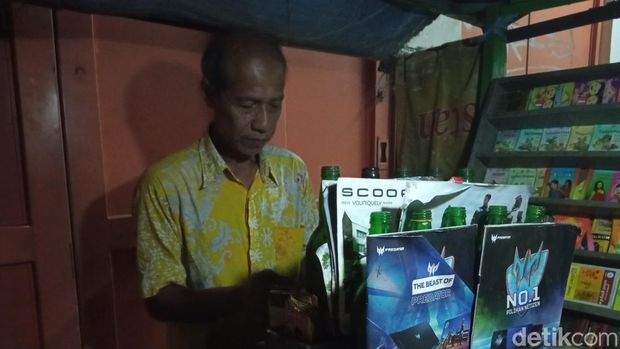 Wadi, penjual jamu di Jalan Pasuketan, Kota Cirebon.
