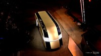 Musk juga memamerkan kendaraan self-driving yang lebih besar - disebut Robovan - yang mampu mengangkut hingga 20 orang, dan memamerkan robot humanoid Optimus milik Tesla.