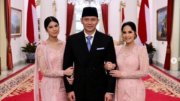 7 Foto Aira, Putri AHY Cantik dan Tingginya Curi Atensi di Pelantikan Menteri