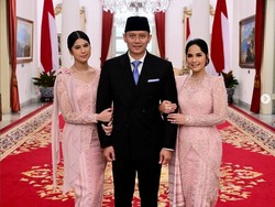 7 Foto Aira, Putri AHY Cantik dan Tingginya Curi Atensi di Pelantikan Menteri