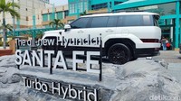 Secara tampilan, All New Hyundai Santa Fe mengadopsi desain serba mengotak dengan sudut-sudut tajam. Foto: Septian Farhan Nurhuda / detikOto