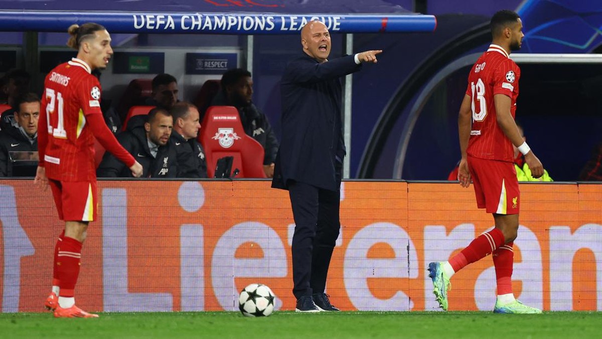 Arne Slot dan Liverpool catatkan rekor baru usai kalahkan RB Leipzig (REUTERS/Lisi Niesner)