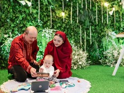 7 Foto Tedak Sinten Baby Arto Anak Ari Sigit, Ramai Dihadiri Keluarga Cendana