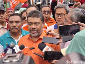 Tuntut Kenaikan Upah 10%, Massa Buruh Ancam Bakal Mogok Nasional