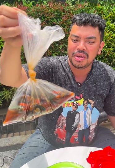 Cicipi Makanan Rating 2,9 di Ojol, Komika Ini Muntah!